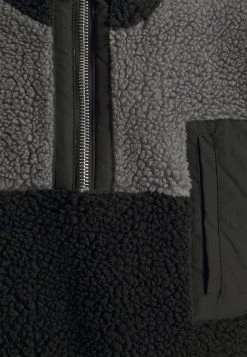 Mennace HENNESSEY OVERHEAD BORG JACKET - Winter Jacket - Black -Mennace Shop Online 11c67f771afb45fb8c8e1d2b65b26f77