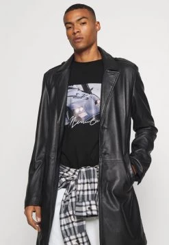 MENNACE SEASON 21 CAR REGULAR - Print T-shirt - Black -Mennace Shop Online 20a6af42a16f4e75a46b6c23338bba95