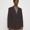 Mennace HENNESSEY RELAXED DOUBLE BREASTED SUIT JACKET - Blazer Jacket - Dark Brown