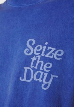 Mennace SEIZE THE DAY - Print T-shirt - Blue -Mennace Shop Online 69f4b860411f47f282e1cfae423dc740