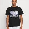 MENNACE SEASON 21 CAR REGULAR - Print T-shirt - Black