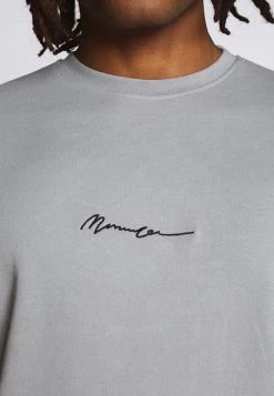 Mennace ESSENTIAL REGULAR RELAXED SIG TEE UNISEX - Basic T-shirt - Slate Grey -Mennace Shop Online 9b0bfcc23ce24c7c96c0de5daa4e6b05