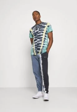 Mennace KINGSTON REGULAR - Print T-shirt - Multi -Mennace Shop Online 9ea95be5c135433fa07ef79ab14dc5f1