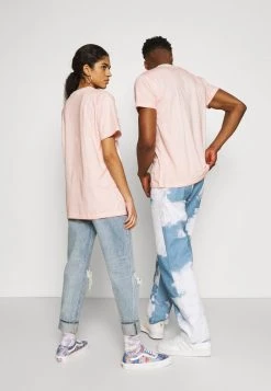 Mennace ON THE RUN PIGMENT DYE REGULAR UNISEX - Print T-shirt - Pink -Mennace Shop Online b1f143b091434862a084b2e0725a0b09