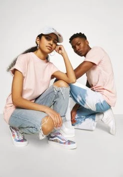 Mennace ON THE RUN PIGMENT DYE REGULAR UNISEX - Print T-shirt - Pink -Mennace Shop Online b543b3bfe3cf48cc908bd7cadadbb153