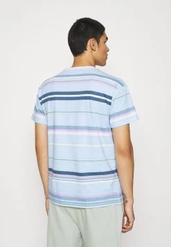 Mennace UNISEX SUNDAZE STRIPED REGULAR - Print T-shirt - Light Blue -Mennace Shop Online c6e6949fa3394480a8c9250a57c6308d