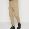 Mennace ESSENTIAL REGULAR JOGGER - Tracksuit Bottoms - Light Brown