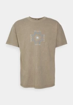 Mennace SOLSTICE OF LIGHT - Print T-shirt - Stone