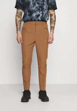 Mennace AFTERMATH TAPERED SUIT TROUSER - Chinos - Light Brown