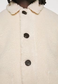 Mennace HENNESSEY BORG JACKET - Winter Jacket - Off White -Mennace Shop Online e9ee63d27a4b4e0db1d18705a3cc641c